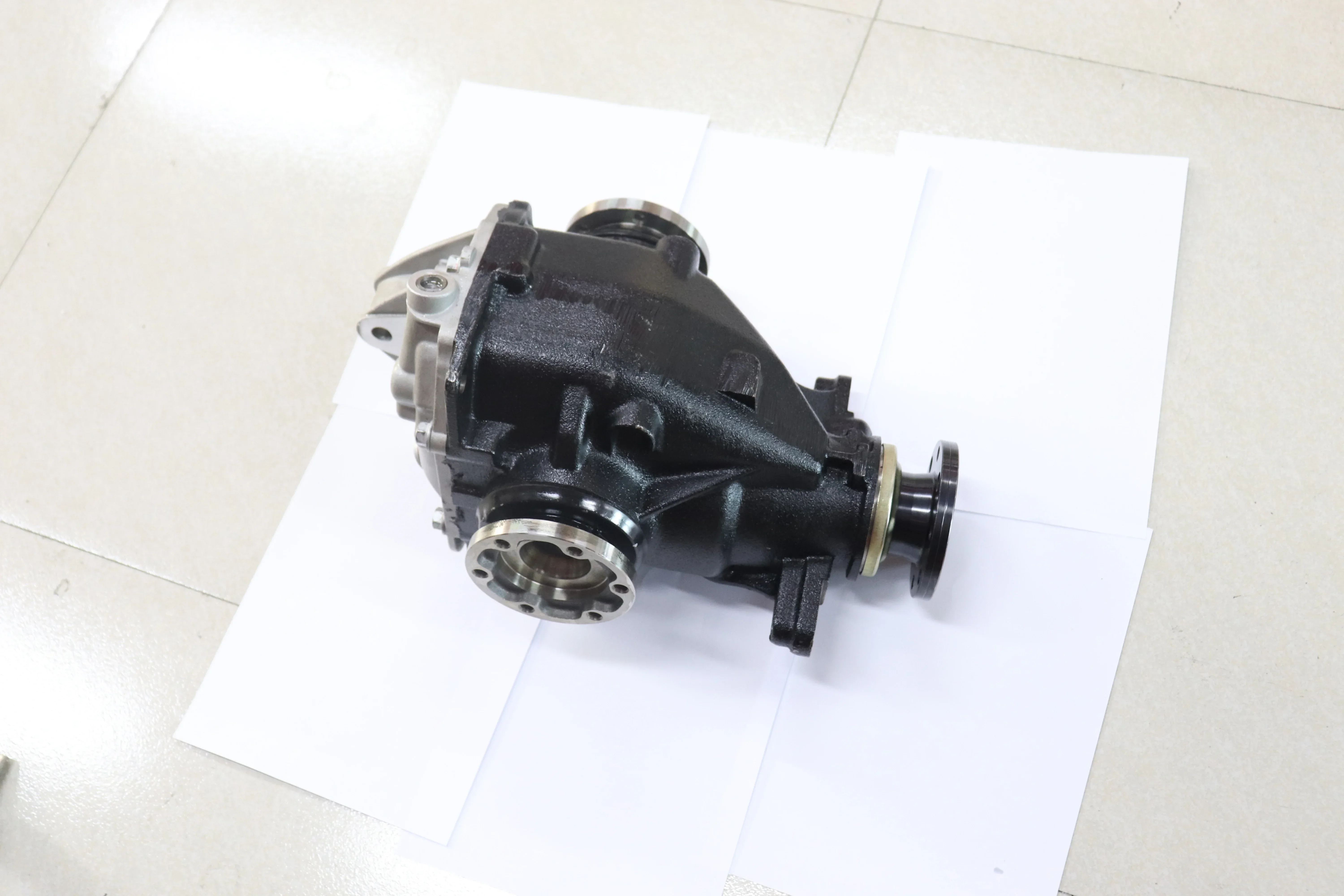 Brand New Rear Differential Axle Carrier Assembly for B-M-W X3 E83 2007-2010 L6 3.0L Ratio 4.44