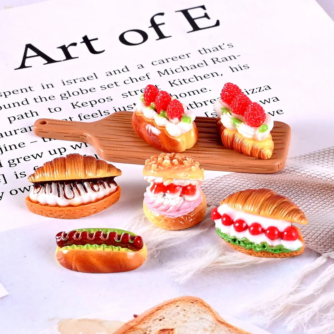 5pcs Dollhouse Hot Dog Croissant Mini Hamburger Food Model Scale Kitchen Decor DIY Miniature Resin Food Play Decor Accessories