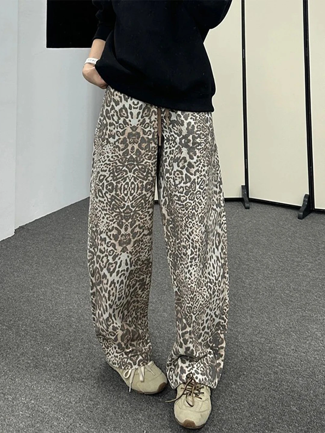 

Мужские спортивные брюки в американском стиле с камуфляжным леопардовым принтом, широкие, с эффектом потертости, Cleanfit, для мальчиков