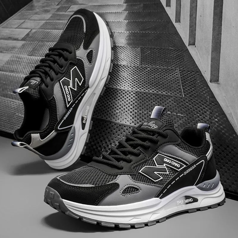 أحذية تنس رجالية في الهواء الطلق مريحة للتنفس ومقاومة للاهتراء أحذية رياضية موضة الرجال شبكة جوفاء حذاء كاجوال Zapatillas Hombre