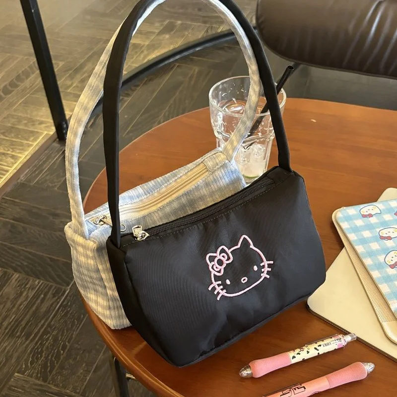 

Sanrio Hello Kitty на одно плечо с мультяшной вышивкой, аниме, периферийная сумка для девочек, большая вместительная универсальная сумка для подмышек