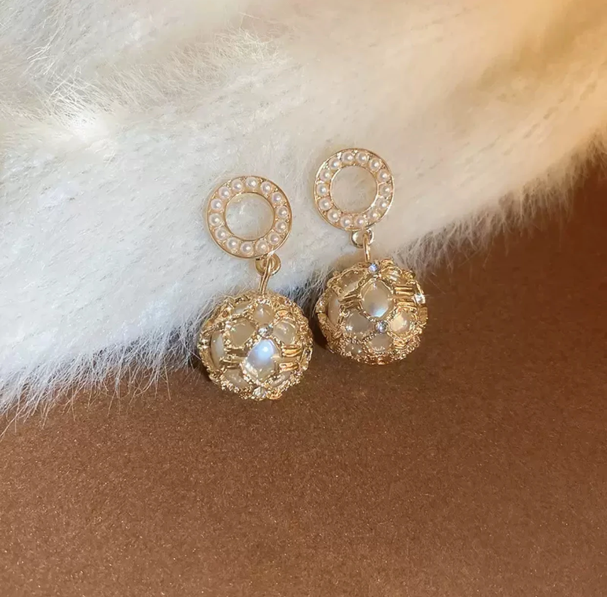 High-end luxury pearl earrings, high-end drop earrings, French court style, fashionable and versatile earrings for women.