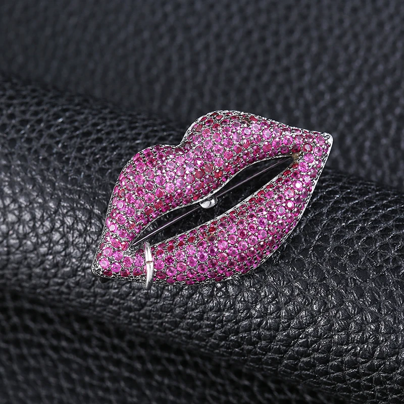 Pretty Full Pink Zircon Lip Copper Pins Bling Women Brass Brooches For Gilrs Dress Blouse Party Jewelry Festival Gift