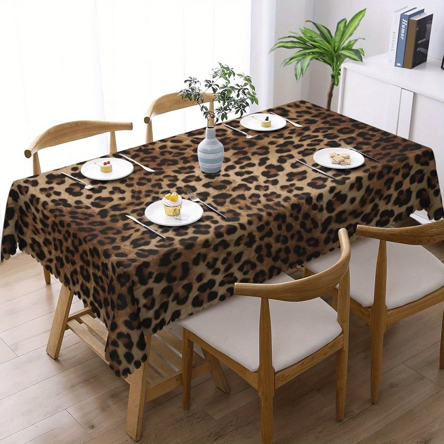 1 piece of leopard print themed party tablecloth. Fashionable style. Featuring classic leopard patterns.ZYC