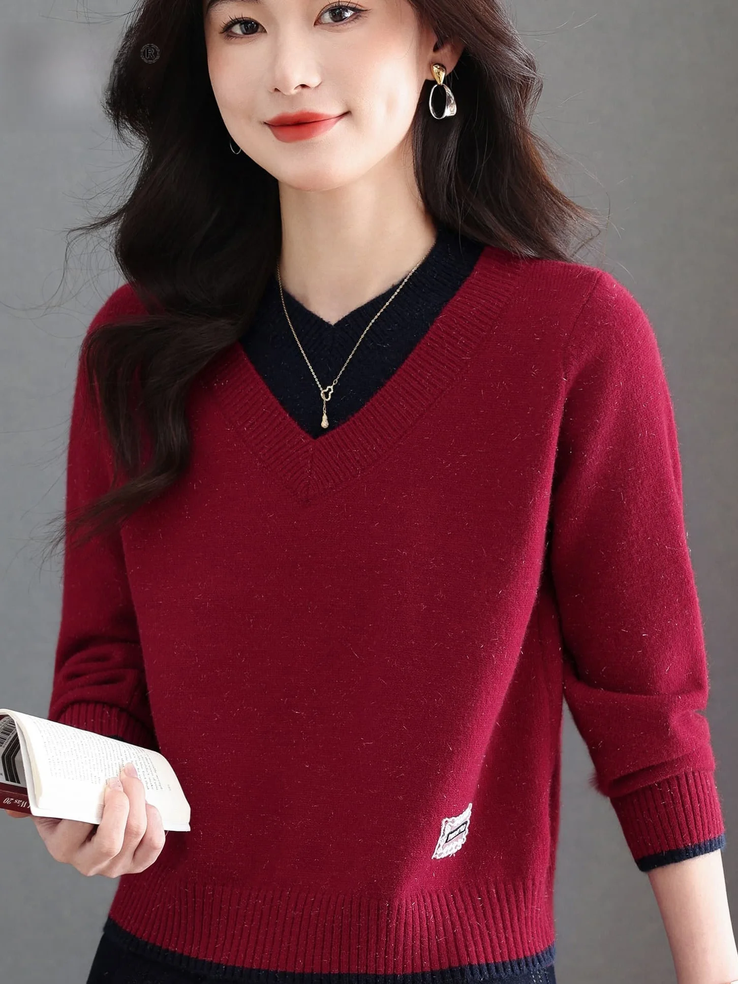 

Thiened V-Ne Knitted Base irt Color Blo Design Autumn Winter New Sle Faionable Top for Middle-Aged Women