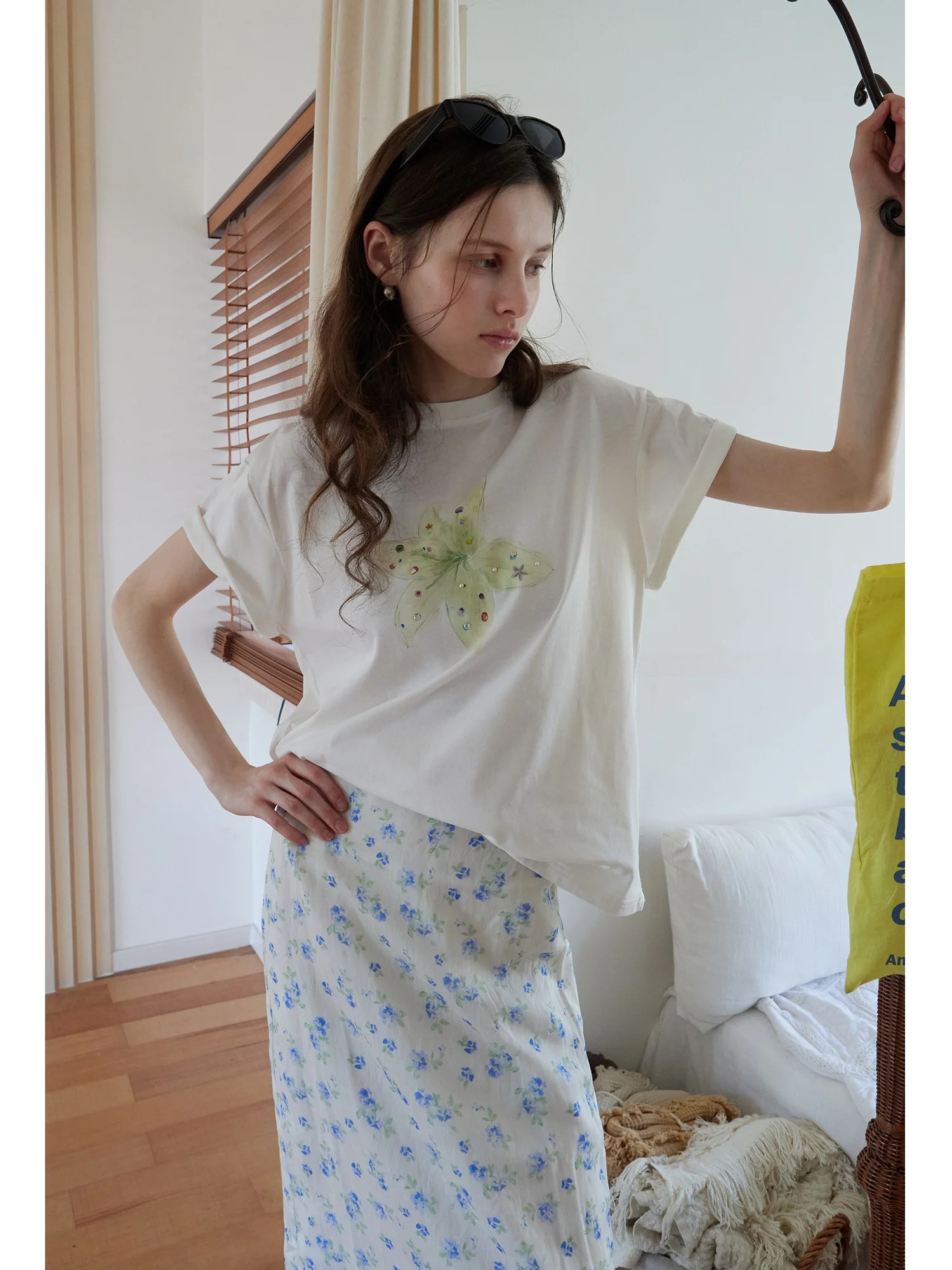 

EGGKA круглая футболка Ne ort Sve женская летняя белая повседневная утягивающая футболка с цветочным принтом удобный топ из полиэфирного волокна