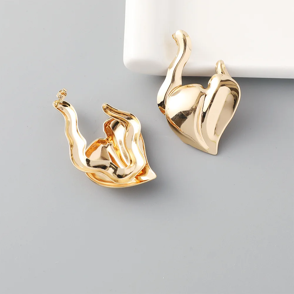 Extreme color new simple alloy metal irregular love earrings, high-end design sense women's stud earrings wholesale