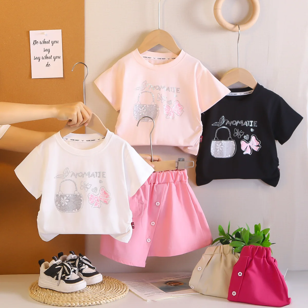 

Комплекты летней одежды для девочек, 2026, модный костюм, повседневный детский комплект с бриллиантами, футболка + юбка, комплекты детской одежды, одежда для малышей, наряды