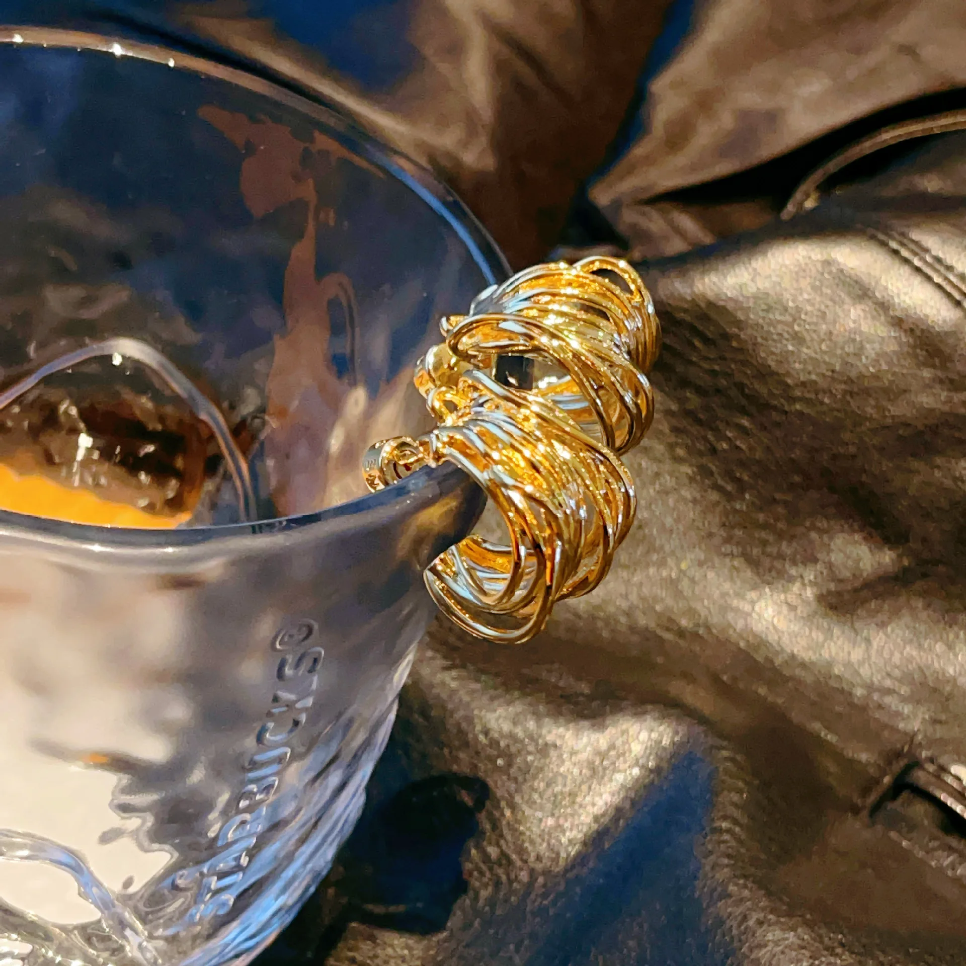 أقراط دوائر على شكل C ، ذهب 18 قيراط ، كلاسيكي ، ملفوف ، عصري ، فاخر ، طراز جديد