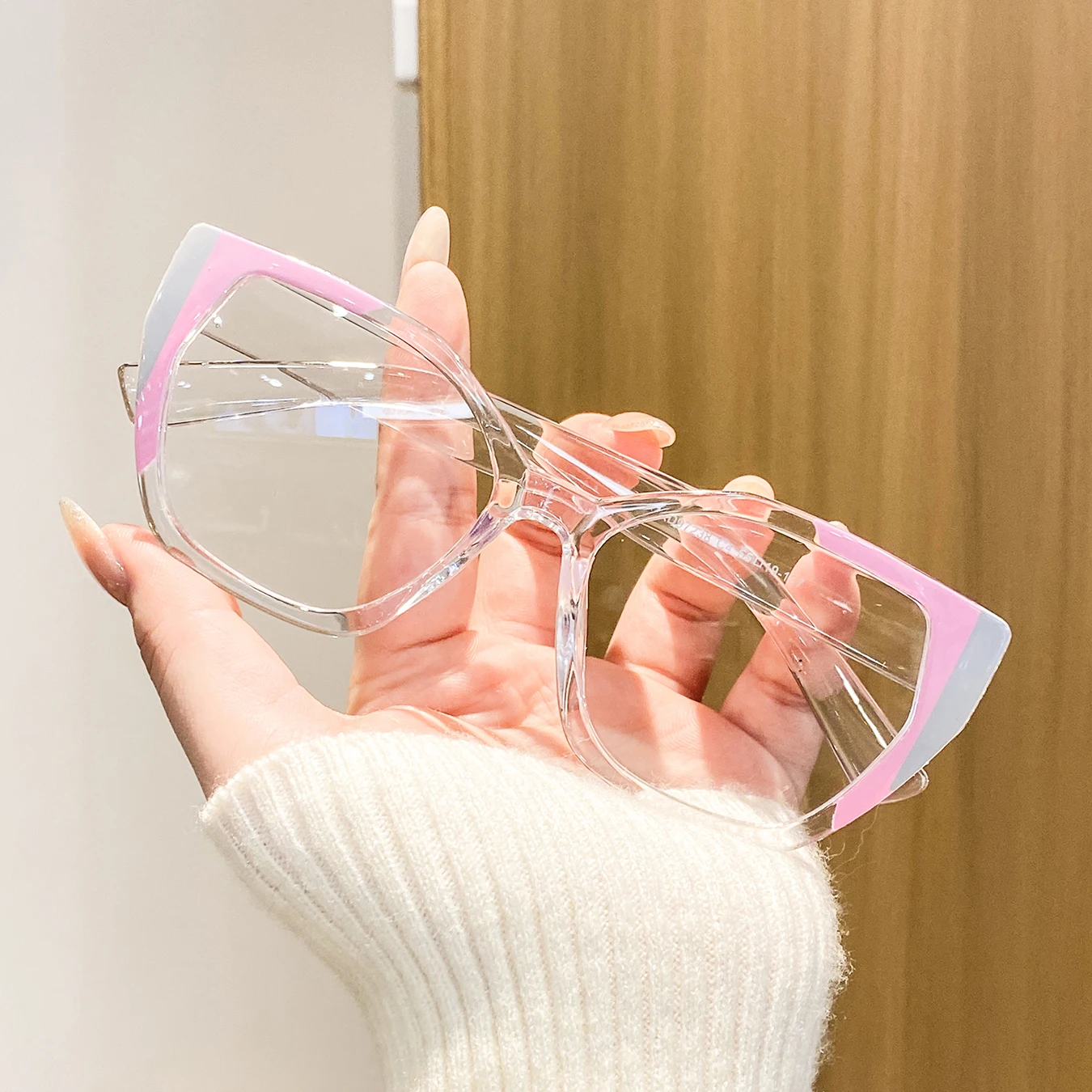 1 Pair of Women's Cat-Eye Frame Color-Blocked Fashion Non-Prescription Glasses, Stylish and Versatile Avant-Garde Chic Contour-Enhancing Women's Glasses, Suitable for Outdoor Photography, Holiday Travel, and Unique Out