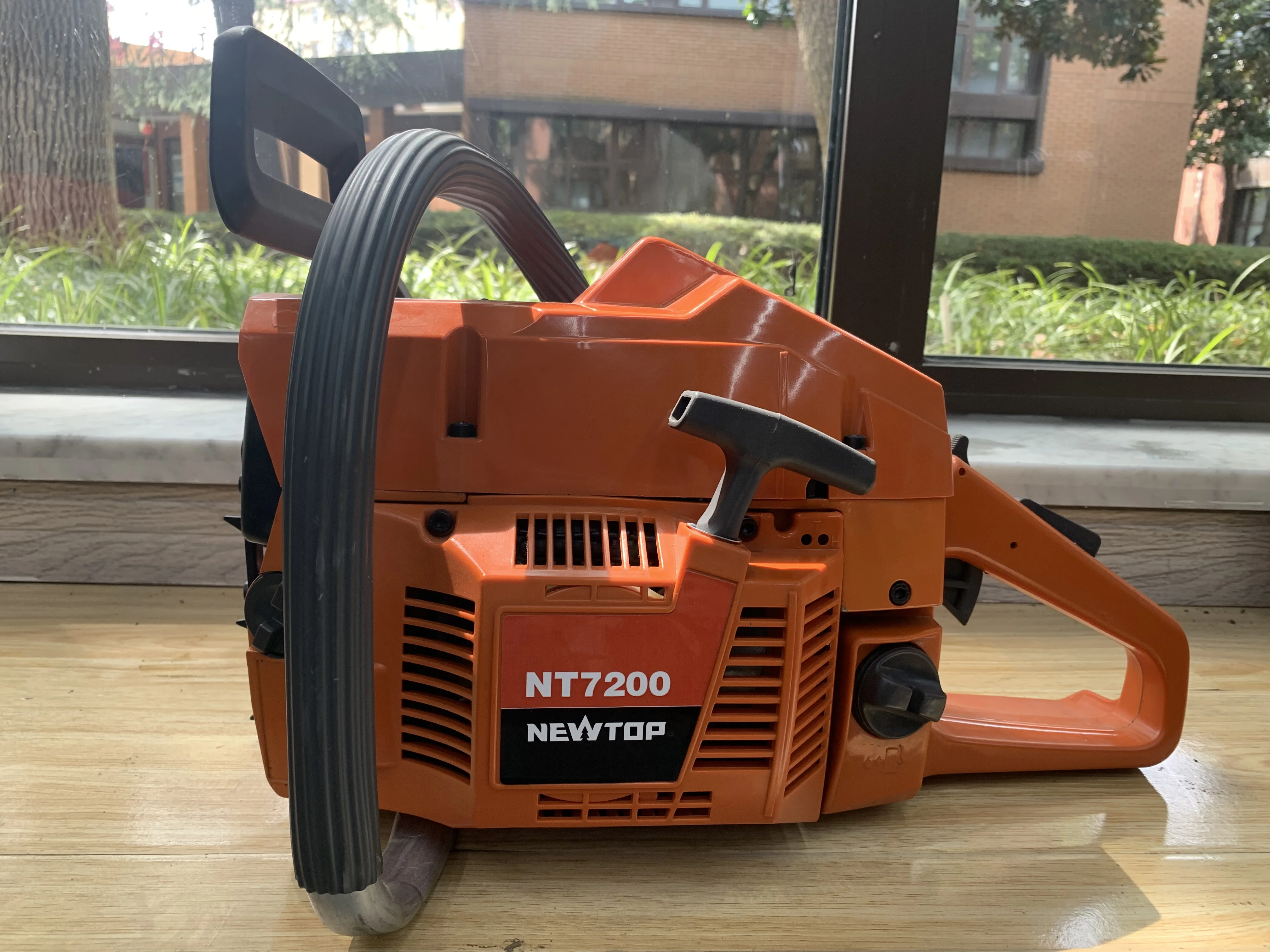Hot Sale Professional HUSQ 272 Chain Saw 72cc Petrol Chainsaw for Wood Cutting in stock