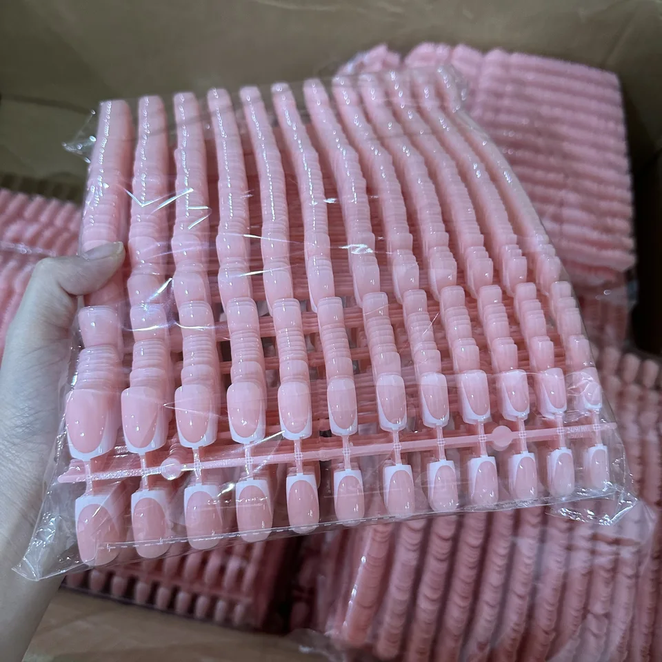 120 piezas de uñas postizas cortas cuadradas, francesas, brillantes, rosadas, de cobertura completa, acrílicas 2