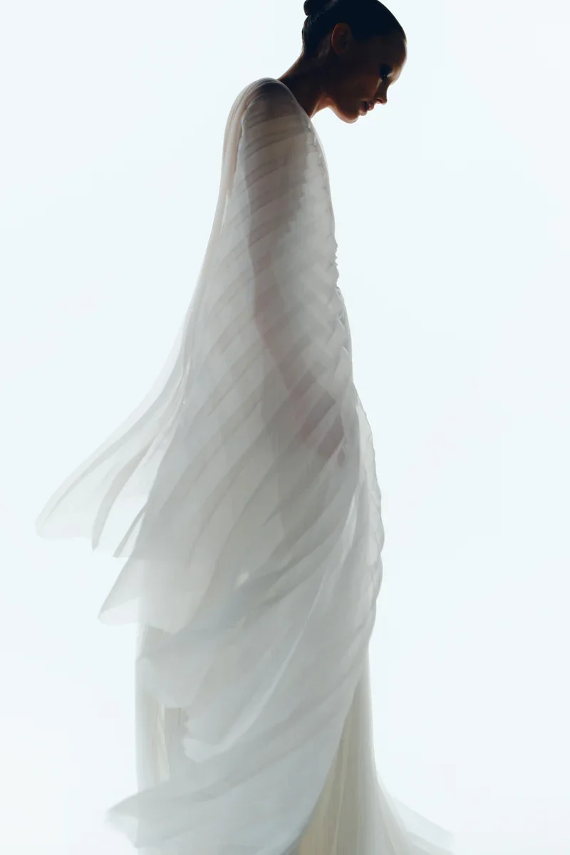 新しいクチュールロングプロムガウン、プリーツワンショルダーAラインティアードマキシドレス、シースルーホワイトバックレスプロムドレス