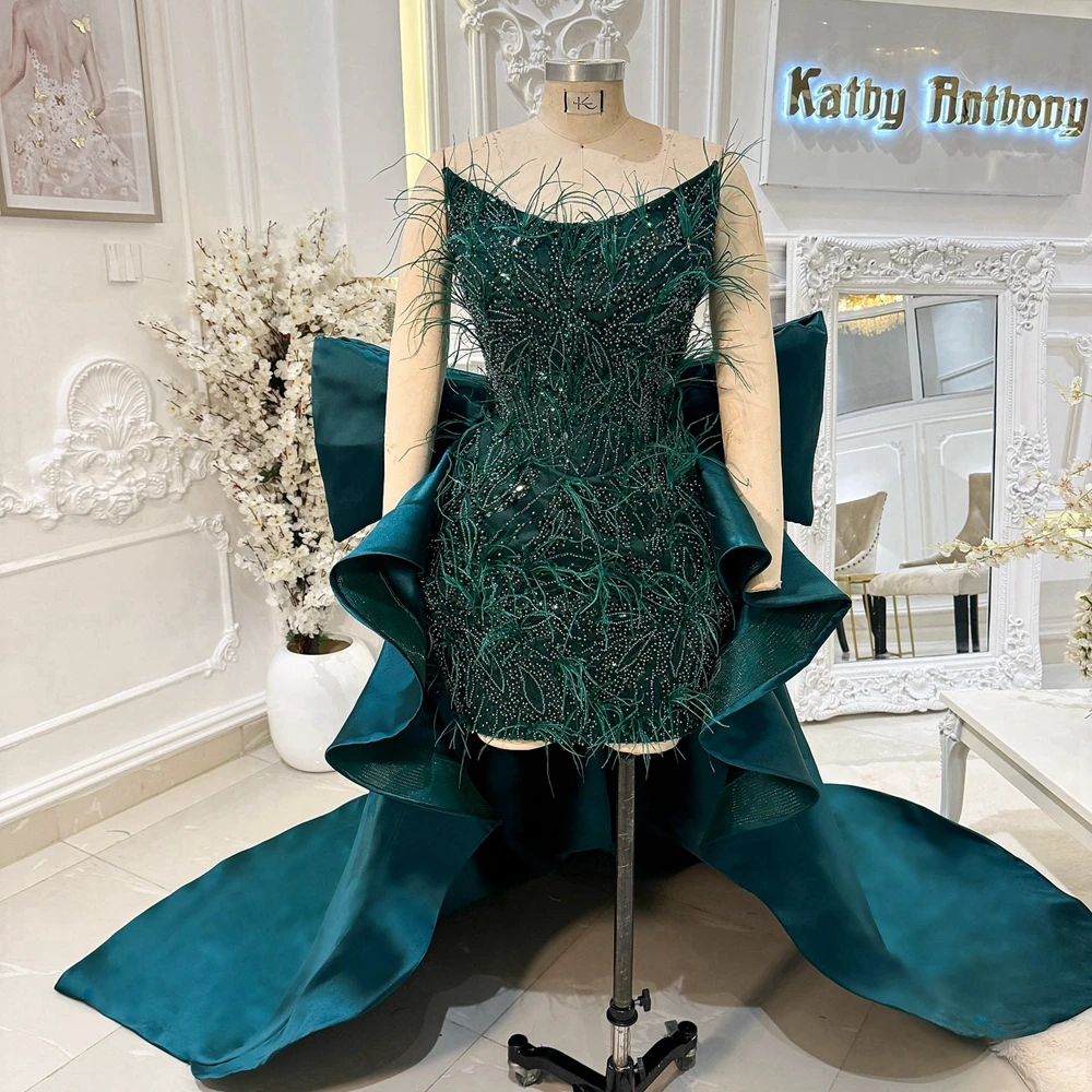 

Новое роскошное вечернее платье трапециевидной формы с изумрудно-зелеными перьями и блестящими бусинами, расшитое блестками, вечернее платье для выпускного вечера с атласным шлейфом и бантом.