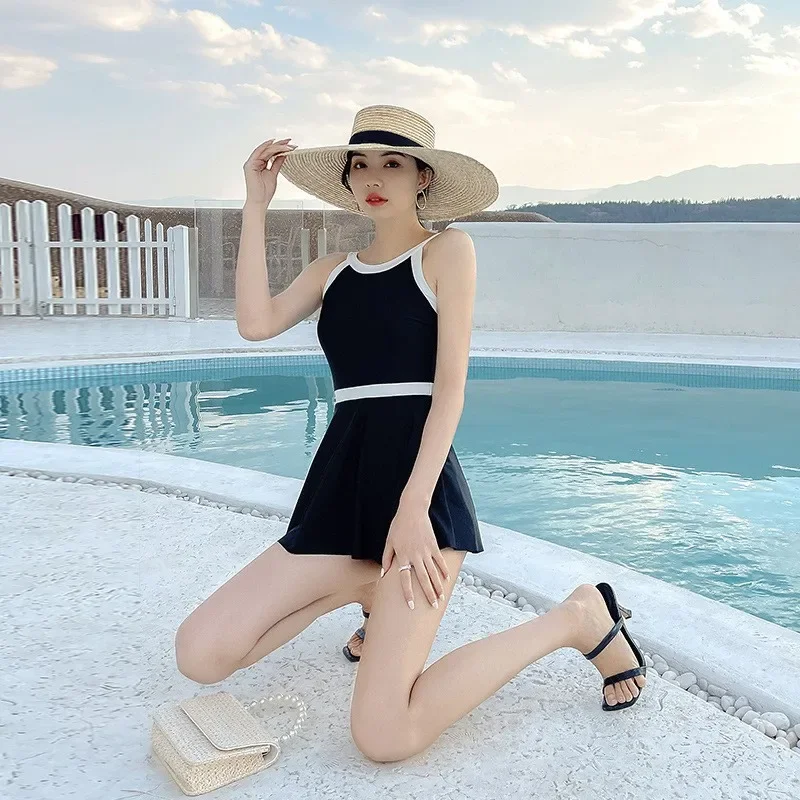 2025 สีดํา One Piece ชุดว่ายน้ําผู้หญิงชุดว่ายน้ําเซ็กซี่หน้าอกเบาะเกาหลี Monokini ชุดชายหาดสวมชุดว่ายน้ําคอสูง
