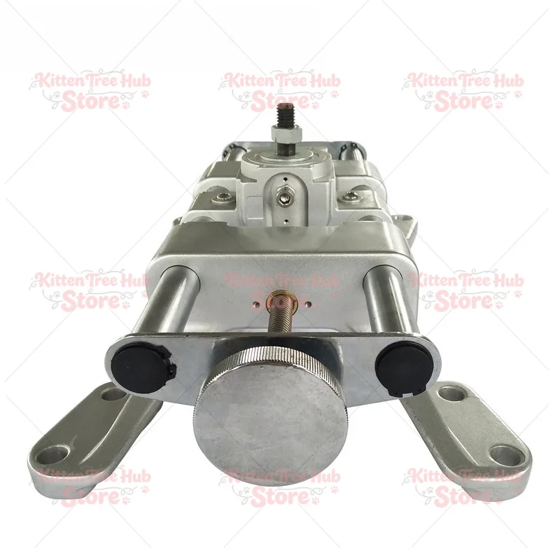 Four wheel aligner front wheel clamp