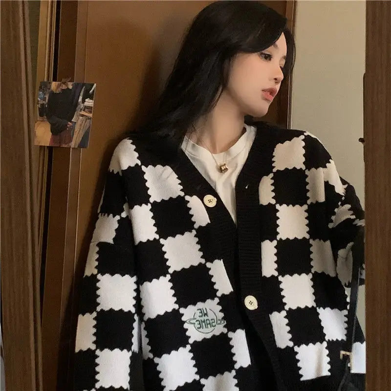 Vintage Plaid V-neck Knitting Cardigan Women Autumn Winter Fashion Patchwork Sweater Coat Simplicity Office Lady Knitwear Tops