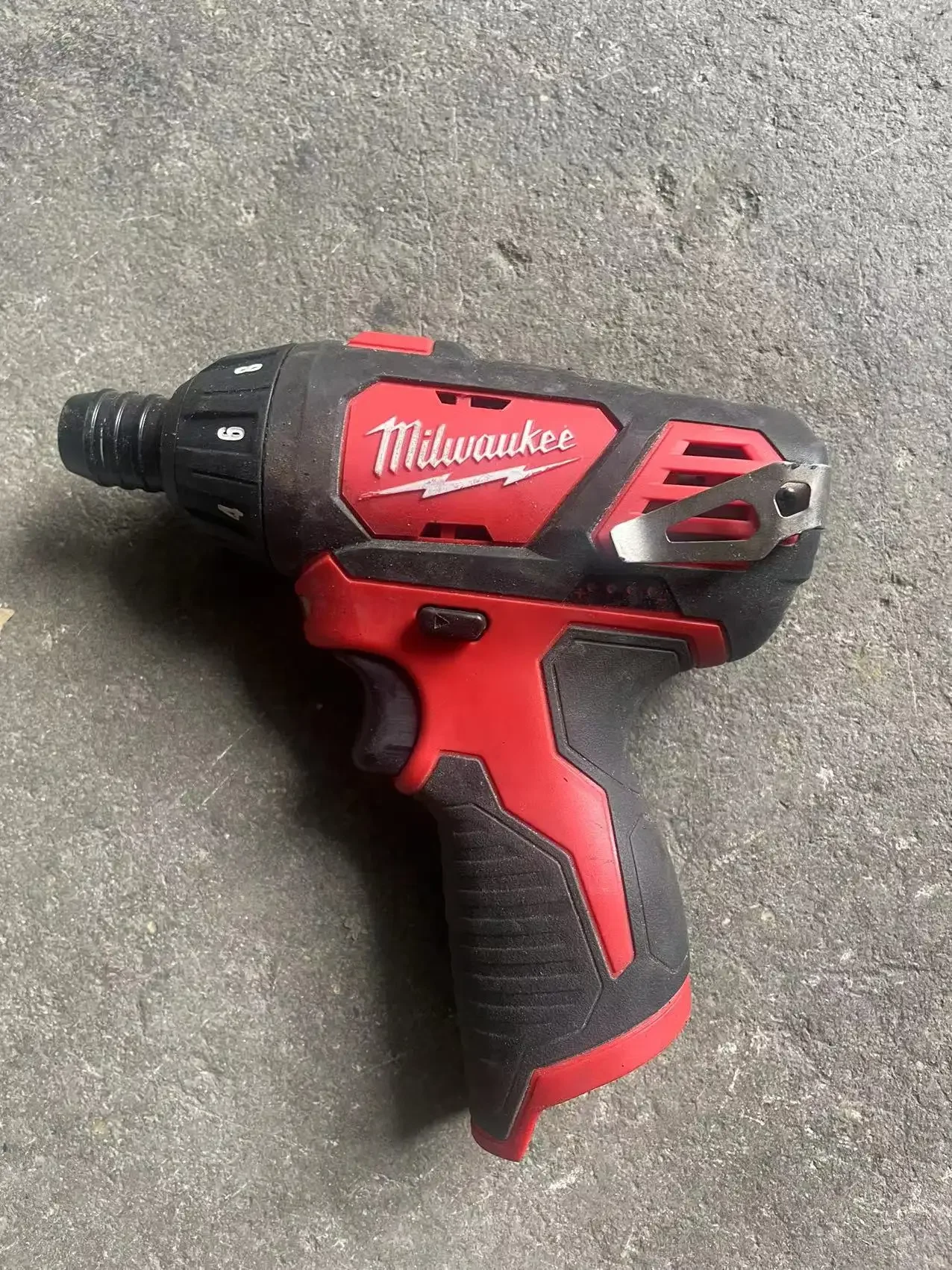 

Milwaukee M12 2401-20 1/4 inch Cordless Hex Screwdriver，USED,SECOND HAND,TOOL ONLY