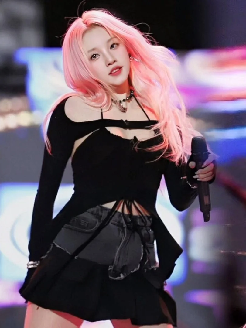GIDLE Song Yuki Sexy Sweet Cool Hanging Neck Long Sleeve Backless Vest Short Skirt Performance Clothes Female Group Hot Words