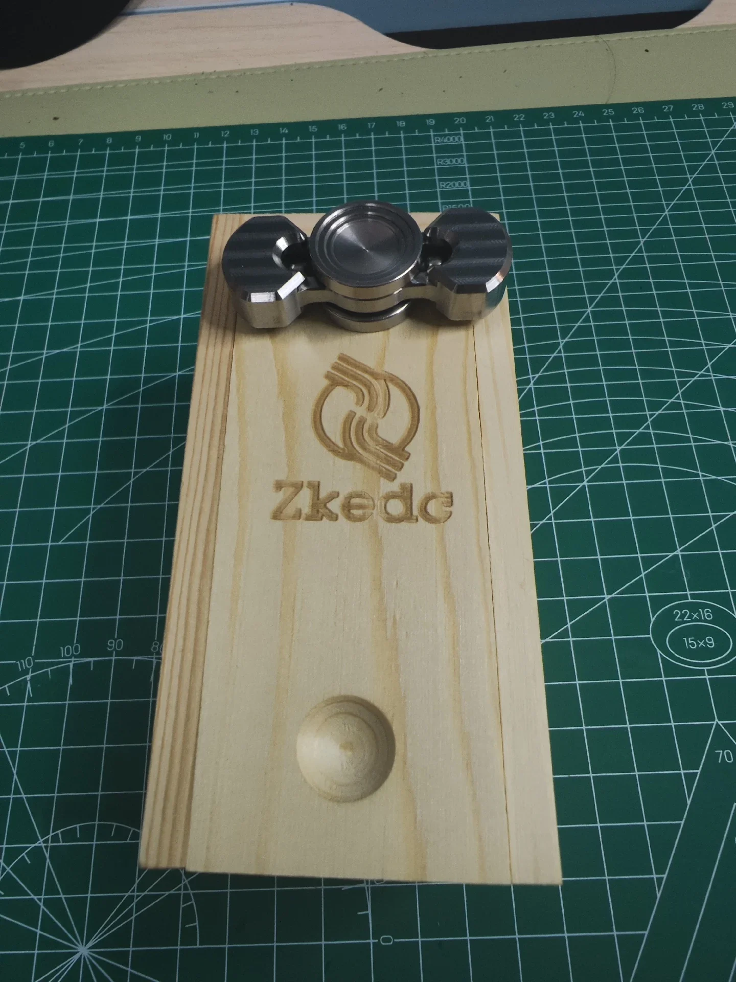 

ZKEDC Fat Crow Fingertip Gyroscope Two Leaf Stainless Steel Blade Pattern