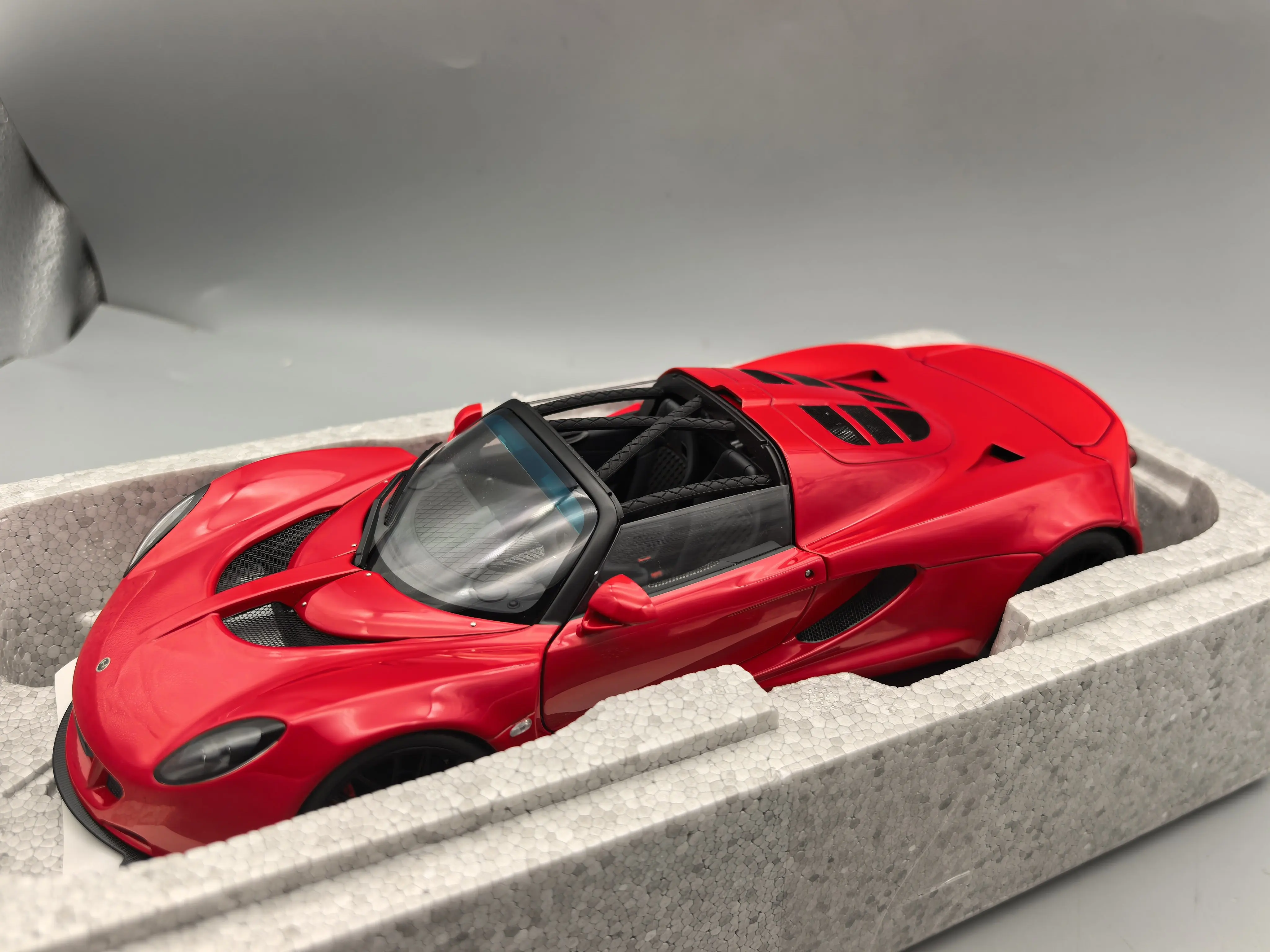 Autoart 1:18 Hennessey Venom GT Red Simulation All Open Alloy Metal Static Car Model Toy Gift