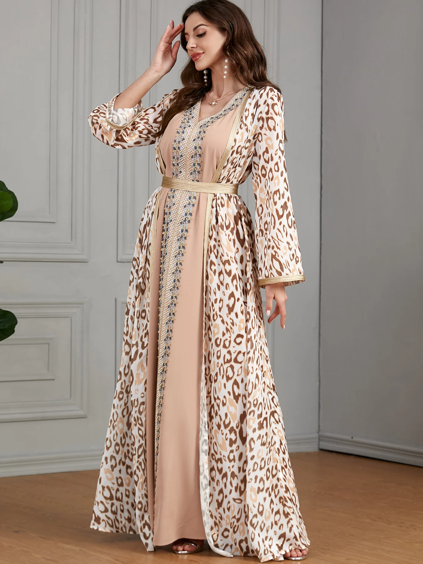 Imagem -04 - Vestido de Festa Muçulmano para Mulheres Abaya Vestidos Islâmicos Cinto Bordado Kaftan Maxi Caftan Eid Marrocos Conjunto Peças