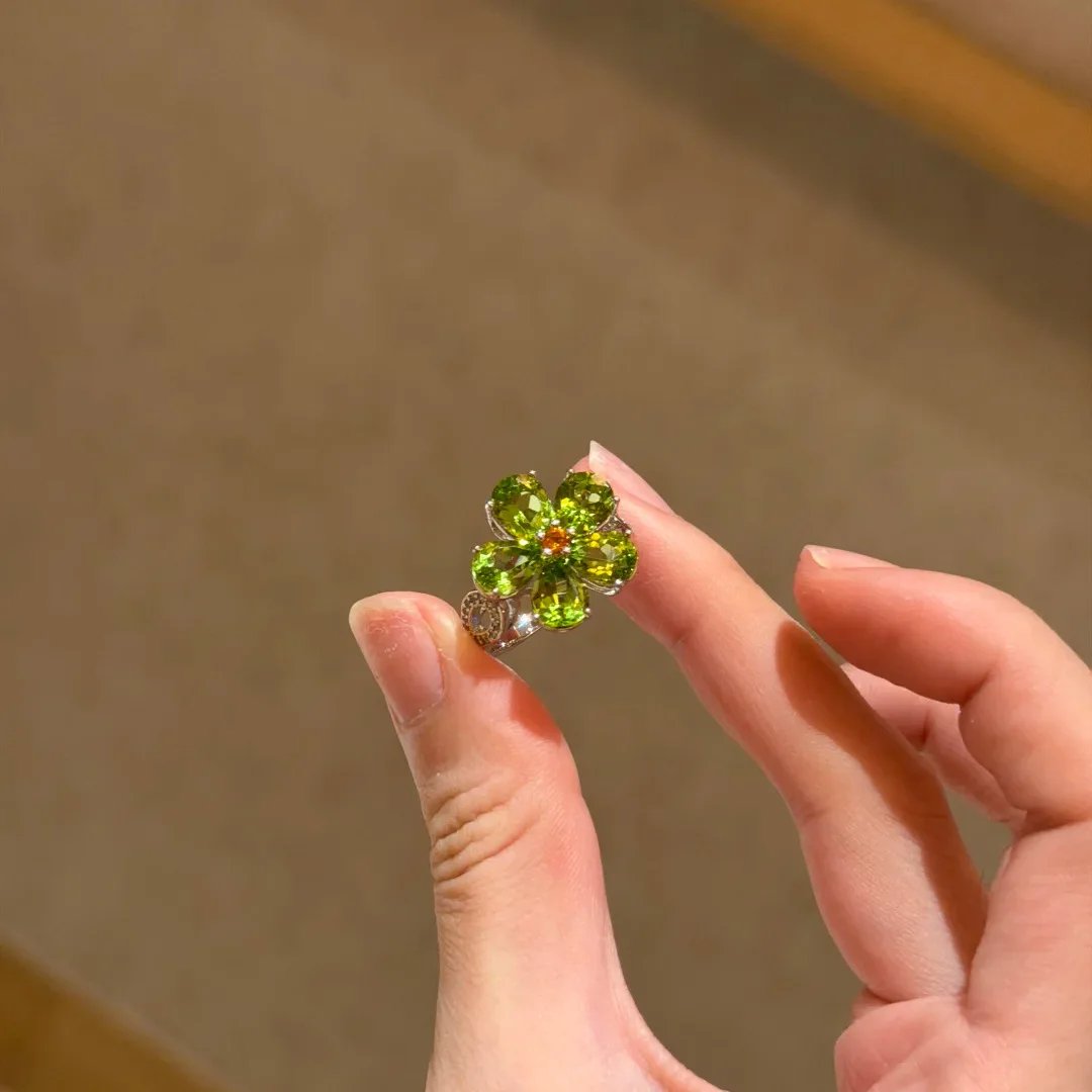 Luxuriöser Blumenförmiger Apfelgrüner Zirkonia-Ring für Damen, 925 Silber Verstellbarer Offener Ring, Elegantes Party-Schmuckgeschenk