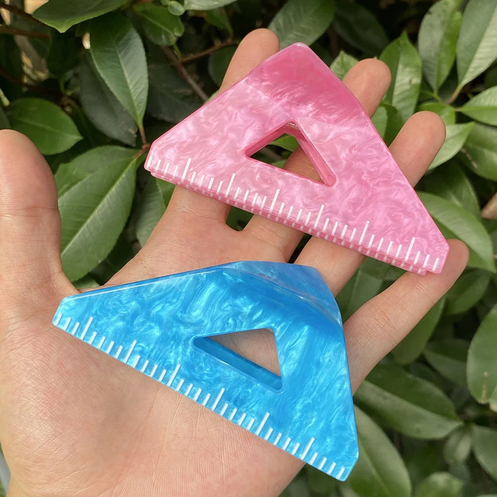 Mavi pembe akrilik üçgen şekli saç pençe klip kadınlar için yeni yaratıcı cetvel hediyeler geometrik saç aksesuarları aracı