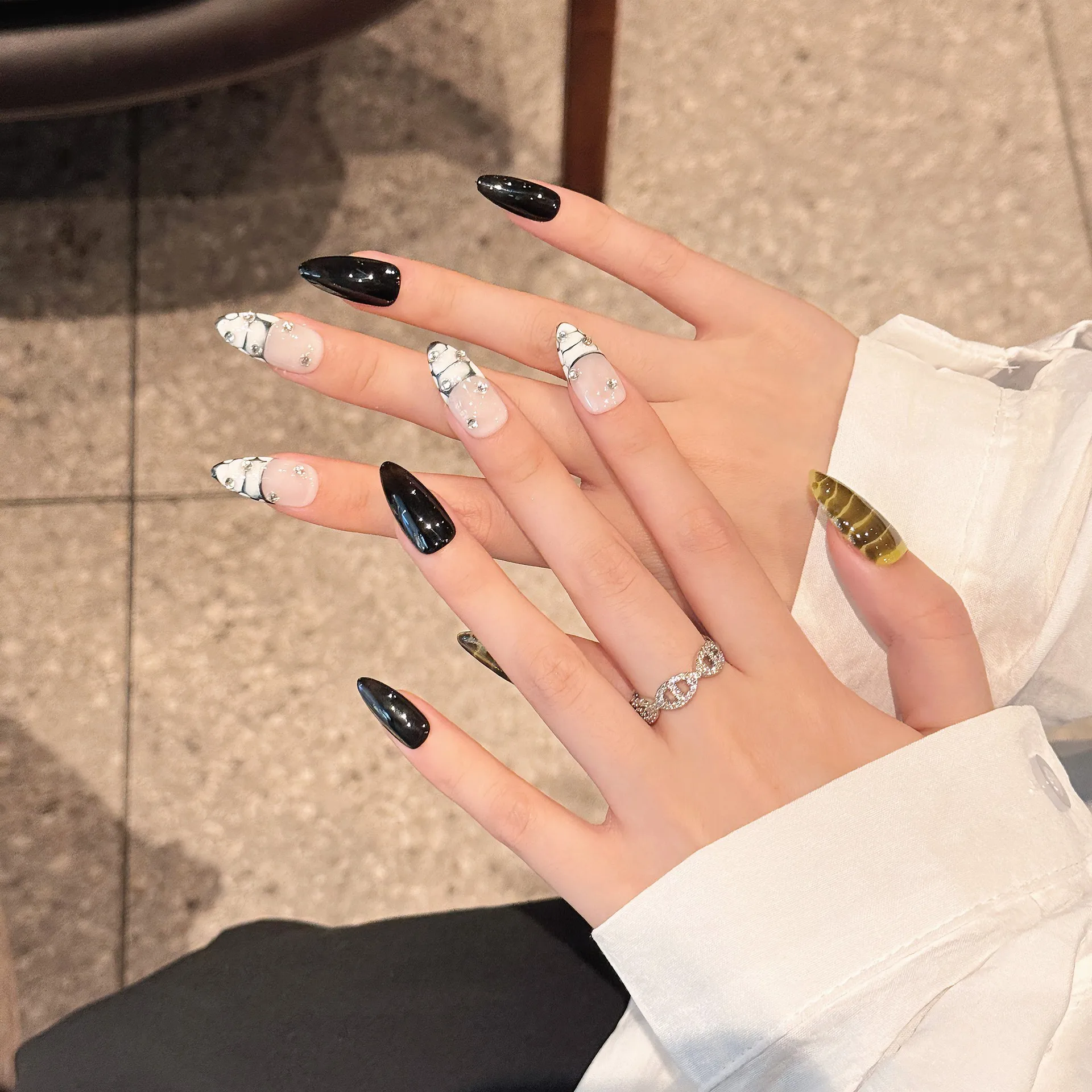 Handmade Press on Nails Crocodile Pattern Spice Girls Fake Nails for Women Girl Wearable Sweet Cool Short Almond False Nail Tips