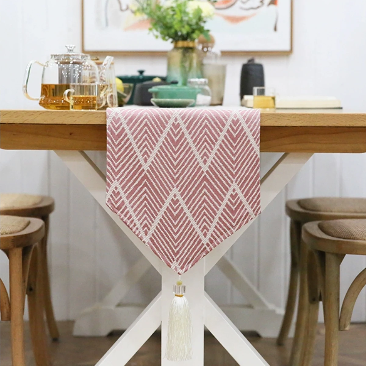 Bandera de mesa colgante triangular de onda roja, mantel de algodón y lino hecho a mano, borla, tapete de mesa de té, decoración de mesa larga para el hogar