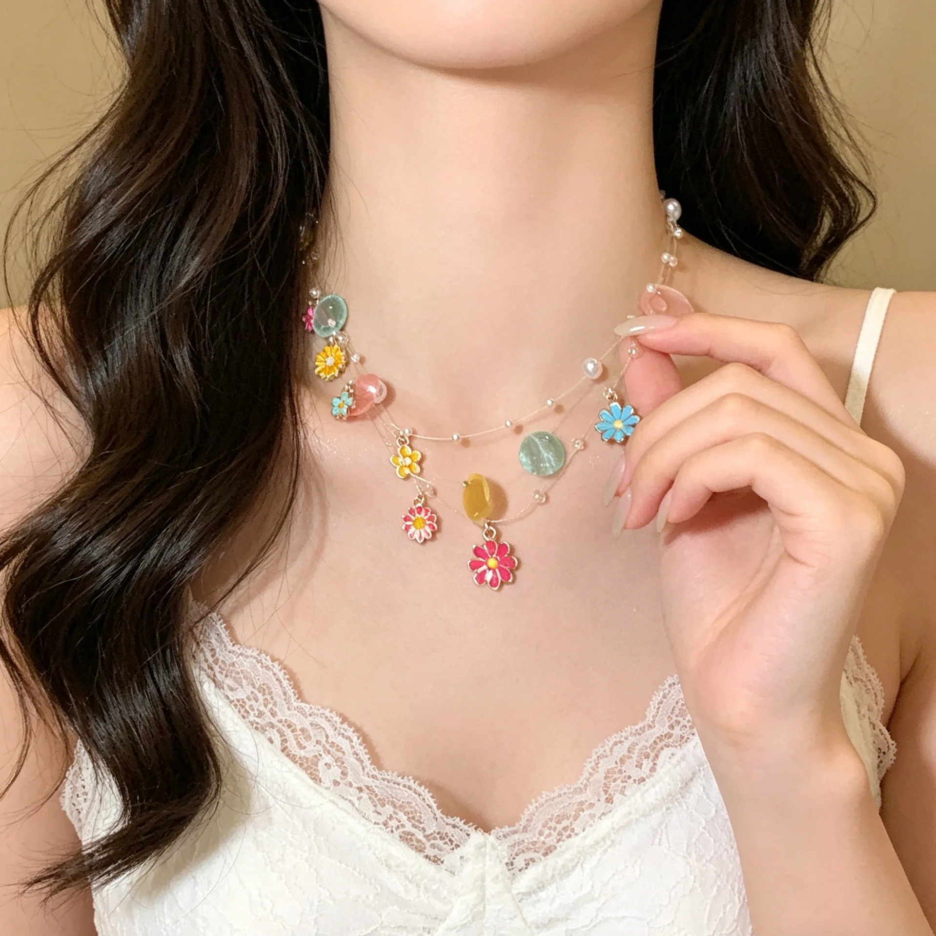 Layered Colorful Daisy Shell Pearl Collarbone Choker Sweet Beaded Clear Thread Necklace for Women Niche