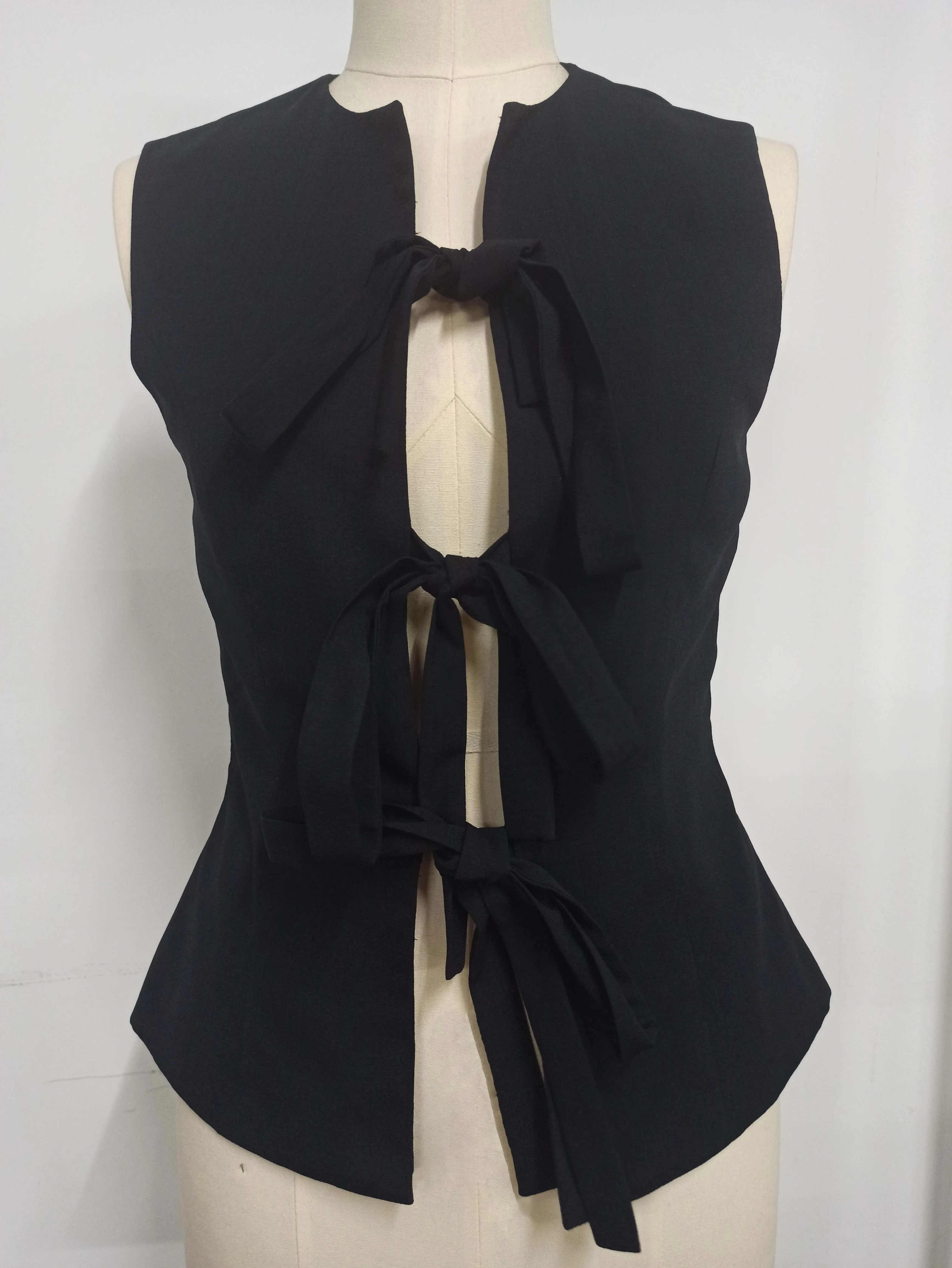 InstaLike-Top Curto Feminino com Renda para Colete Curto, Elegante Verão Y2K, Sem Mangas, Decote V, Tanques Sexy, Estética, Streetwear Anos 2000, Senhora do Escritório