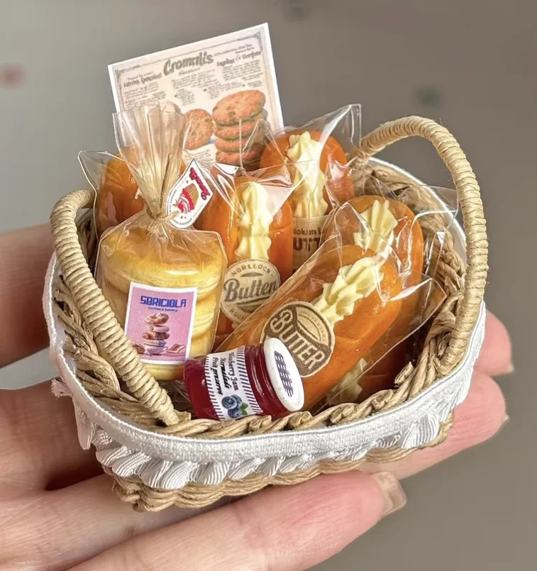 حلوى مصغرة من الطين المصنوع يدويًا، كعك كانيل عتيق مصنوع بشكل رائع، مجموعة طعام واقعية لبيت الدمى بمقياس 1:6