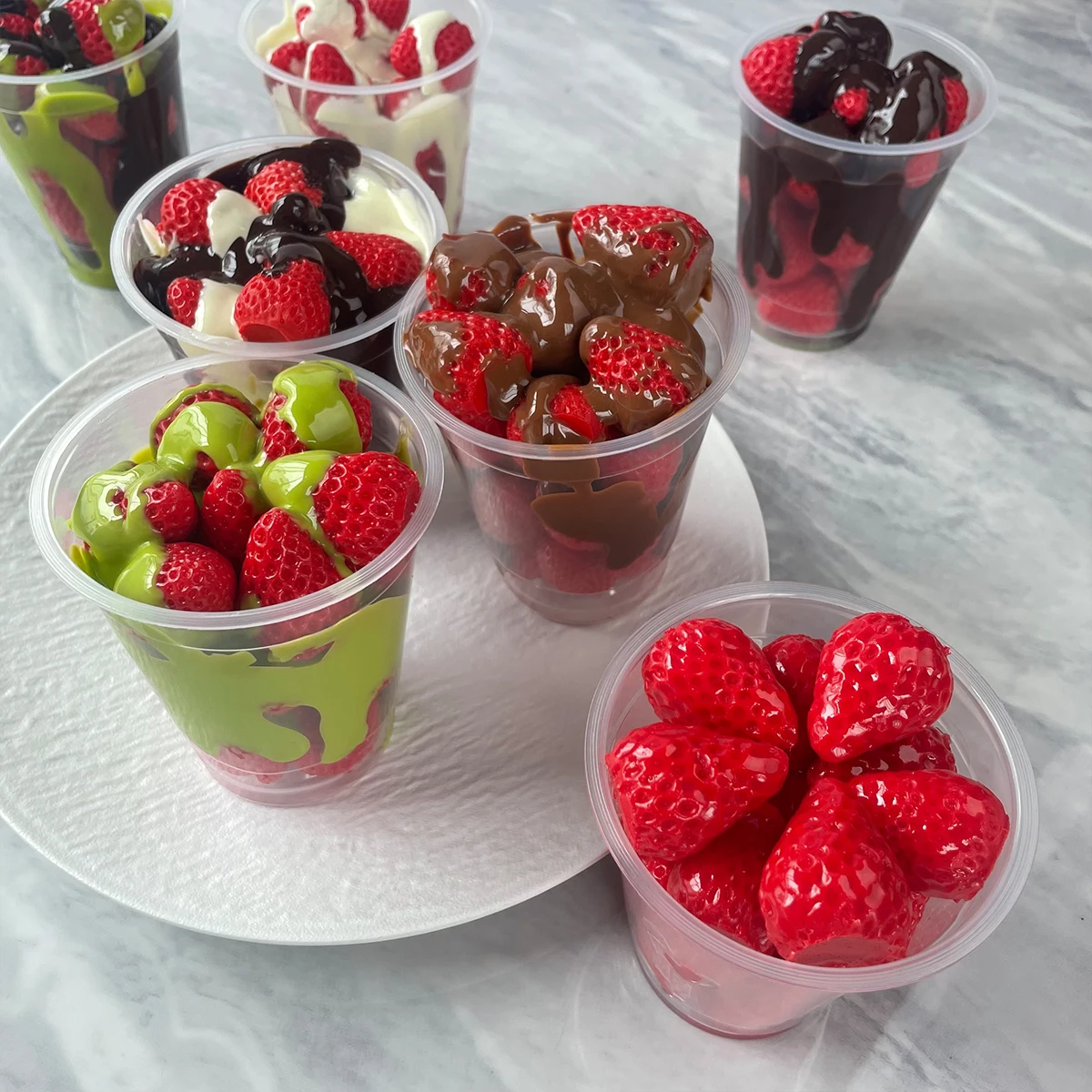 Taza de fresa de alta simulación, taza de fresa de plástico de 360ml, crema de Chocolate con leche, modelo de comida de fresa, accesorios de ventana, pistacho