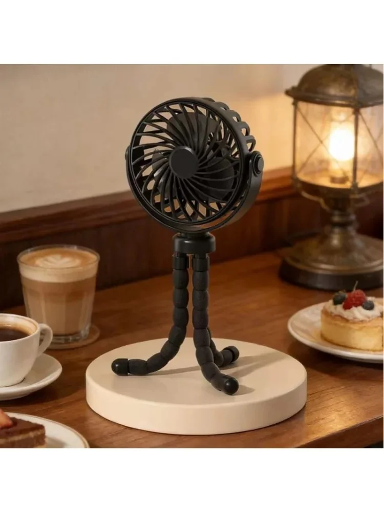 Tragbarer Ventilator mit drei Geschwindigkeitsstufen, die ideale Wahl für den Sommer als Mini-Ventilator. Mit Lichtfunktion und Oktopus-förmigem Design, mit biegbaren und verstellbaren Krallen. Ein
