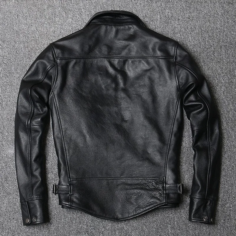A short form-fitting leather with lapel for the male gate guard and top layer of cowhide coat