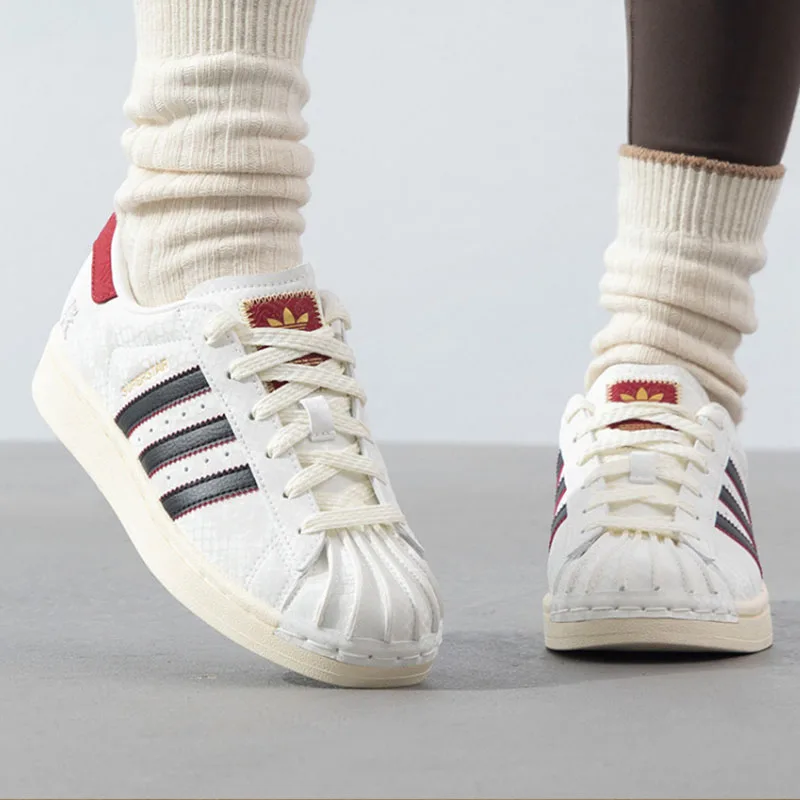 adidas originals Superstar 2 CNY Comfortable, soft, lightweight shell-toe thin-soled versatile wear-resistant retro GS low-top sneakers in white, black, and red JR8084