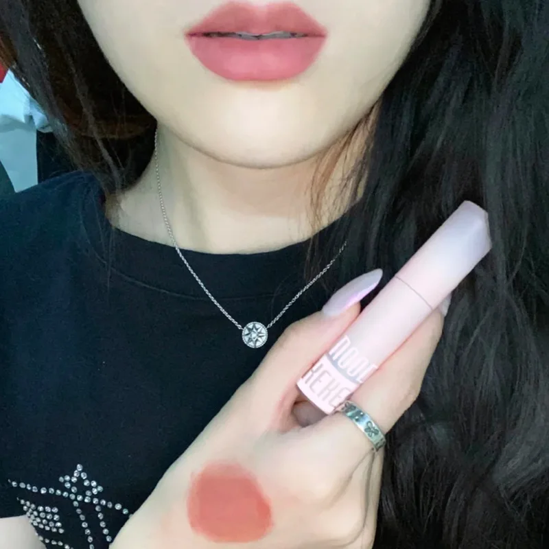 

KeKeMood Long-lasting Makeup and Color-locking Lip Mist Matte Matte Matte Lip Mud Does not Fade and Does Not Stick to the Cup