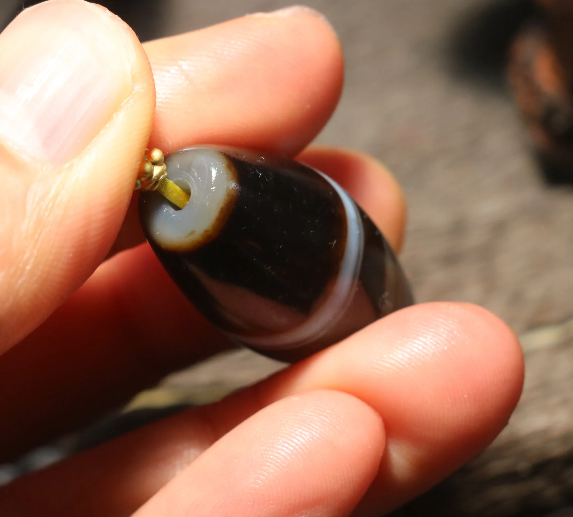 DUJIACHANPIN الطاقة التبتية القديمة العقيق الطبيعي دودة القز خط كبير غني dZi قلادة بها خرزات جوهرة تميمة الكنز مجوهرات