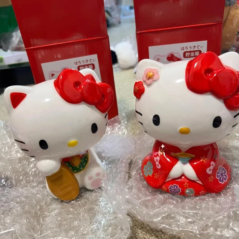 En Stock, Auténtico Sanrio Hello Kitty, Hucha de Cerámica con Forma de Gato de la Suerte, Adorno de Escritorio, Coleccionable Hello Kitty, Juguete de Regalo