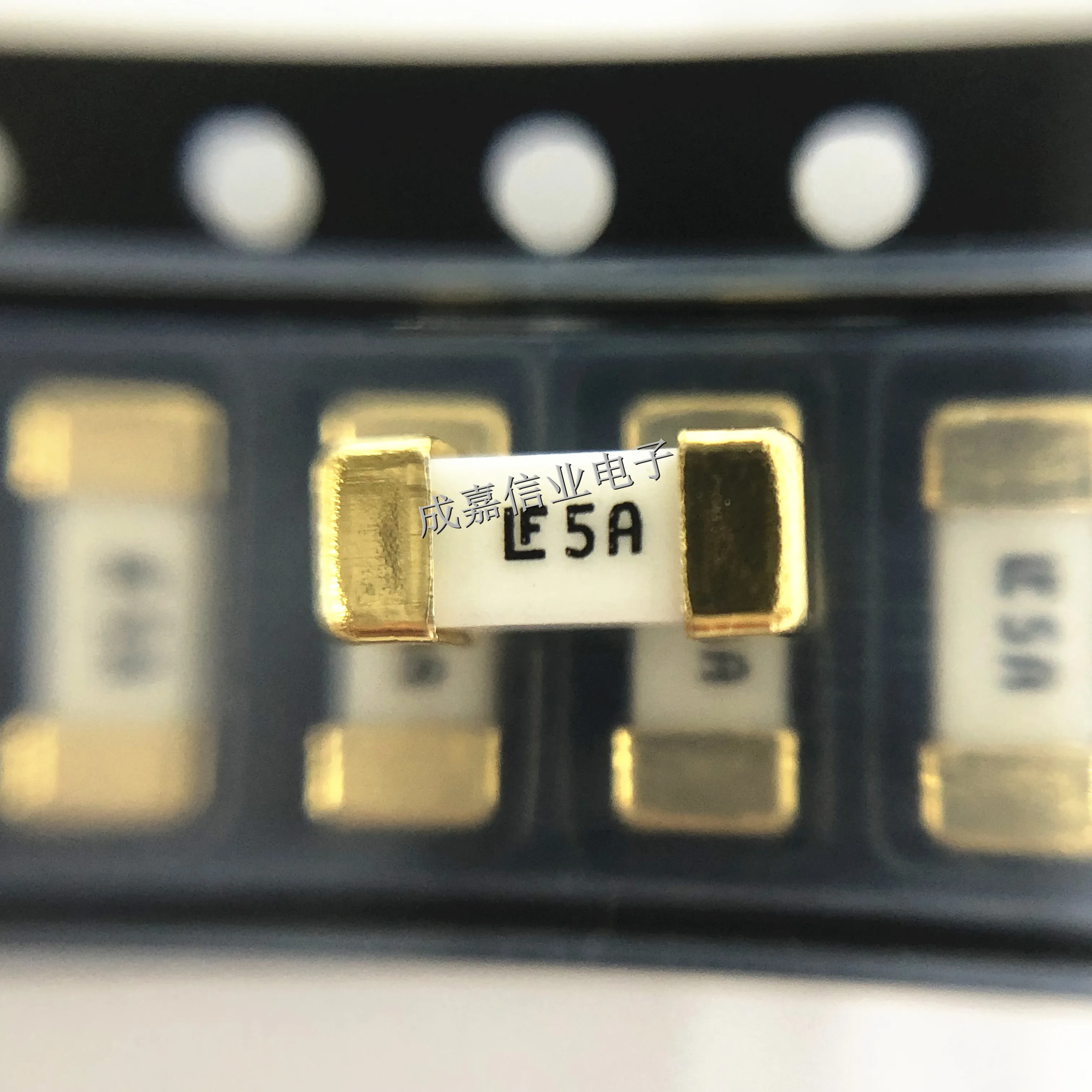 

10pcs/Lot 0451005.MRL 1808 6.1mmx2.69mm Surface Mount Fuses 125VAC 5A .0125ohms 451 NANO2 Operating Temperature:- 55 C-+ 125 C