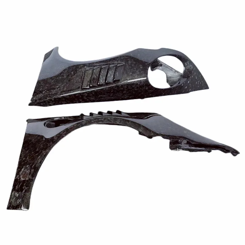 

Комплект переднего обвеса из кованого карбона в стиле 992: передний бампер, капот двигателя, задний бампер