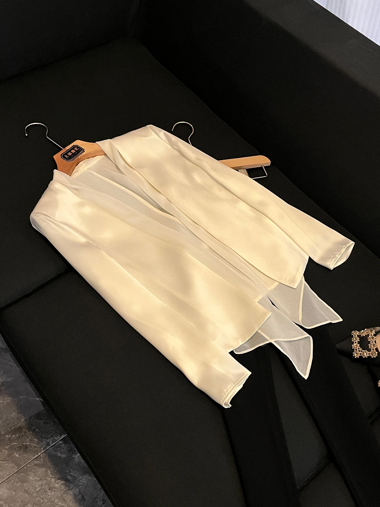

Elegant Long Sleeve Tailored Suit for Women Slim Fit with Waist Cinching Commute Professional White High-End Feel P775