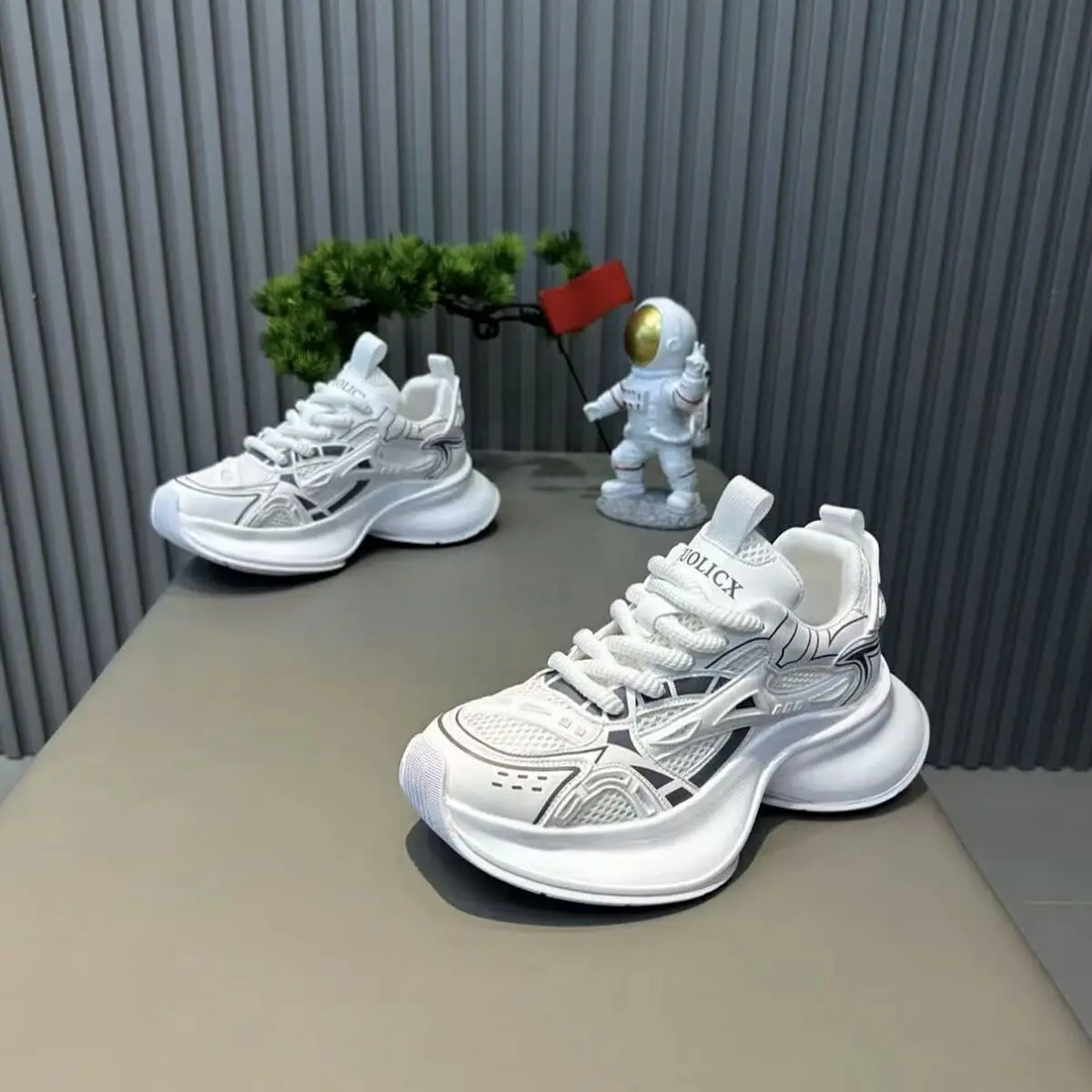 

2025 Summer New Men Breathable Comfortable Versatile Casual Trend Foreign Thick-soled Dad Shoes