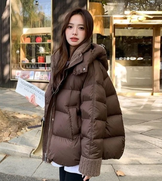 

Новая короткая теплая пуховая куртка на осень-зиму, утолщенная свободная куртка с шерстяным воротником и капюшоном на хлопковой подкладке для женщин