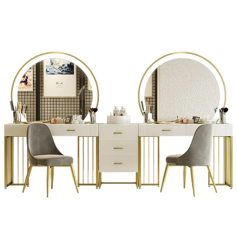 

The dressing table is dedicated to makeup artists, and the simple barber shop and beauty salon are integrated.