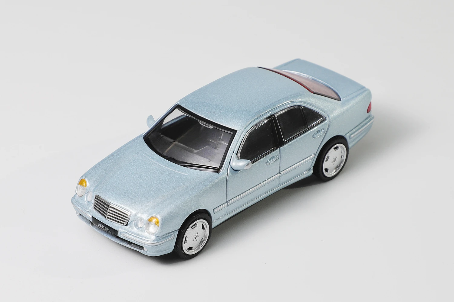 Shadow 1:64 E55 White Silver Blue Black Diecast Model Car