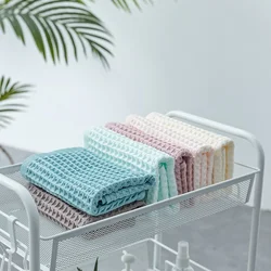 1 pz Waffle Asciugamani morbidi per il viso per adulti Asciugamano scozzese 100% cotone Cura del viso Strumenti per il bagno Sport Asciugamano per capelli 34 * 34 cm Quadrato