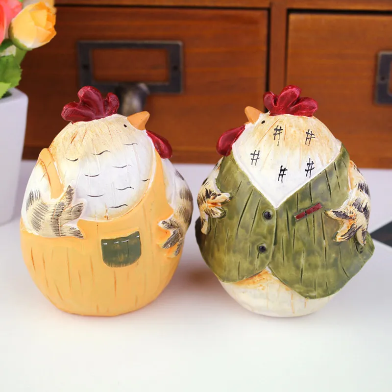 

Chubby Couple Oil Painted Chicken Decorative Figurines Cartoon Rooster Animal Desk Decoration Mini Fairy Garden Ornament