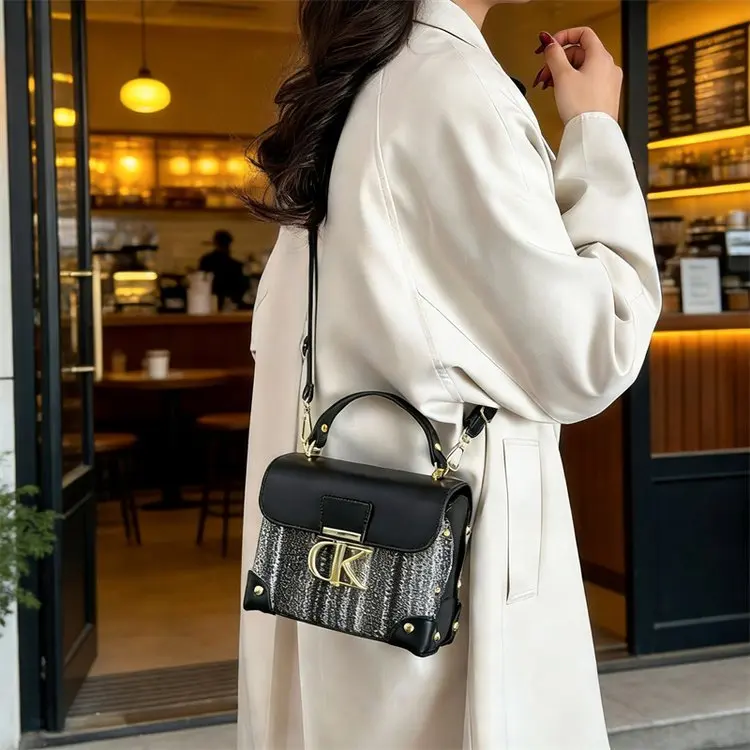 

2026 New Women 2-Way Crossbody Bag Retro Snake Print Leather Patchwork Metal Buckle Shoulder Bag